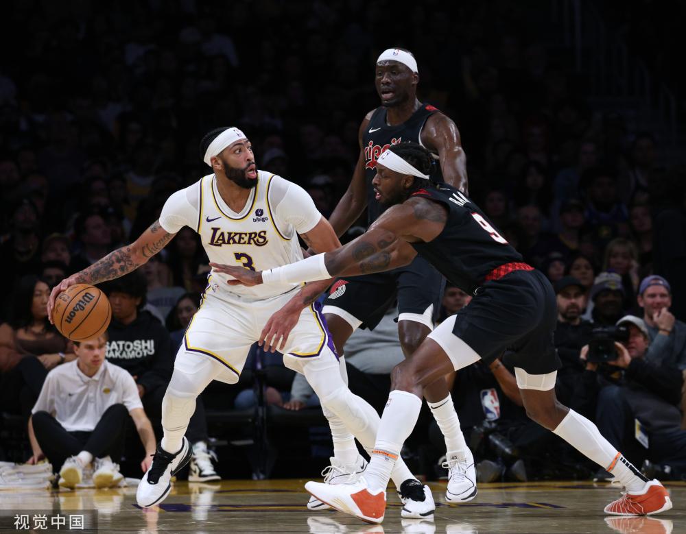 光环下的女 光环下的女