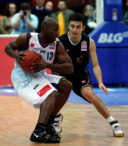 球队依然以 球队依然以